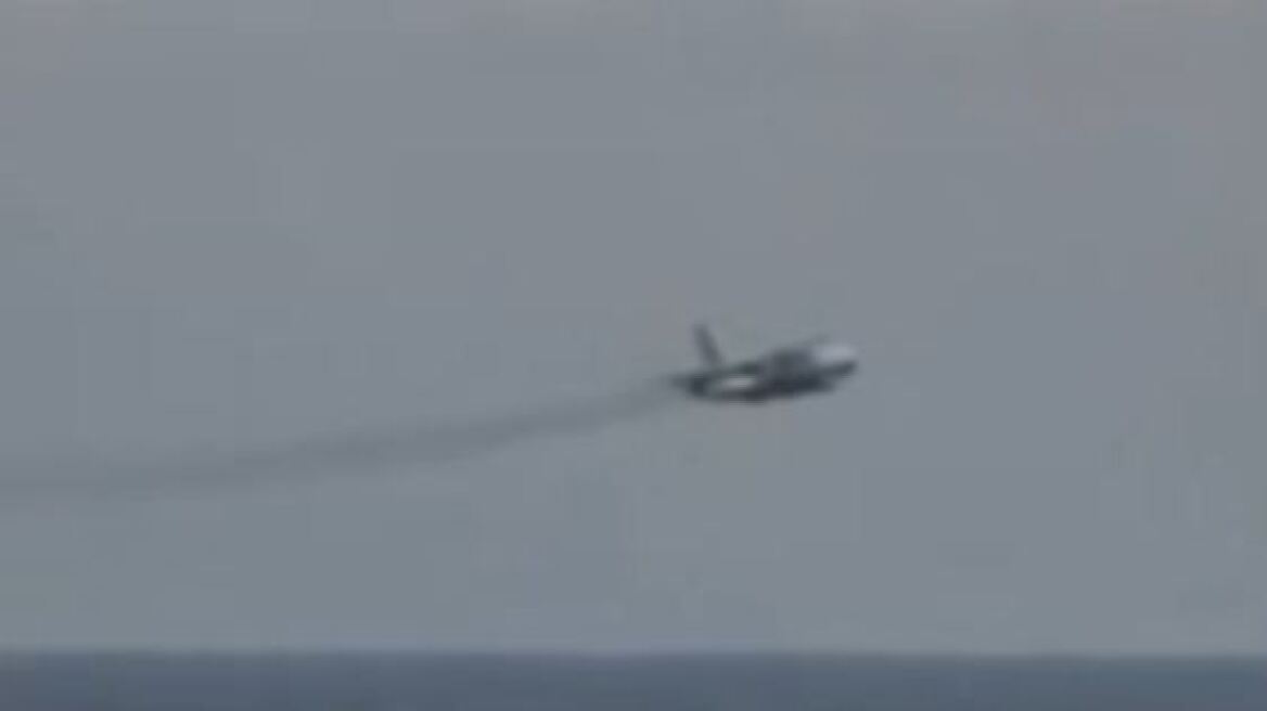 Βίντεο: Ψυχρός Πόλεμος στη Μαύρη Θάλασσα - Ρωσικά αεροσκάφη πετούν δίπλα σε αμερικανικό πλοίο